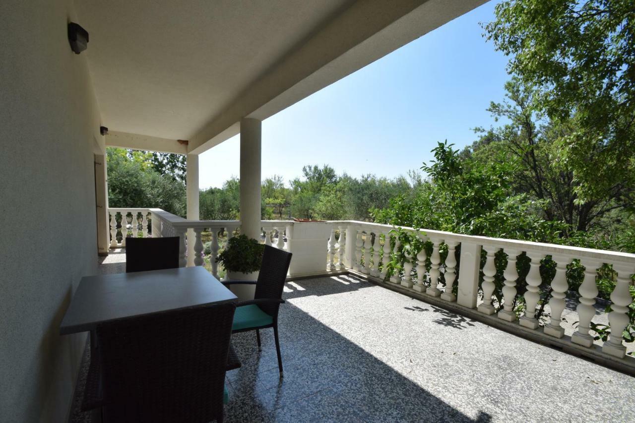 Apartments Nina Starigrad Paklenica Exterior foto