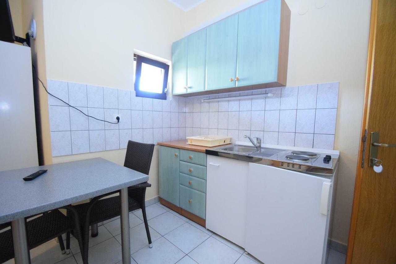 Apartments Nina Starigrad Paklenica Exterior foto
