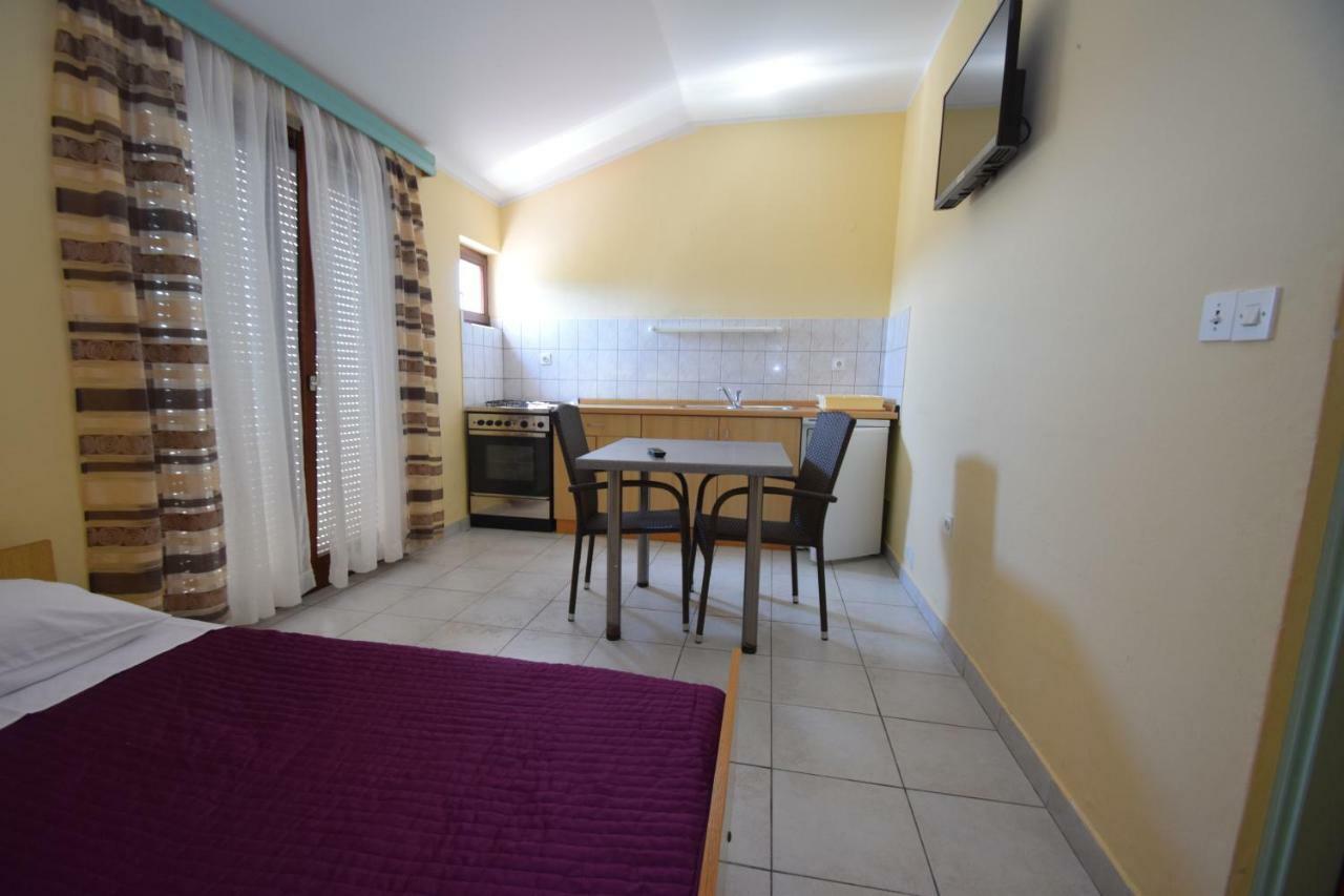 Apartments Nina Starigrad Paklenica Exterior foto